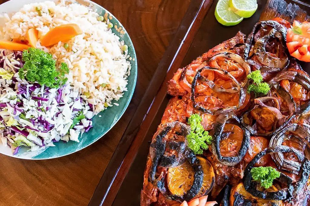 Pescado tikin xic sobre hoja de plátano