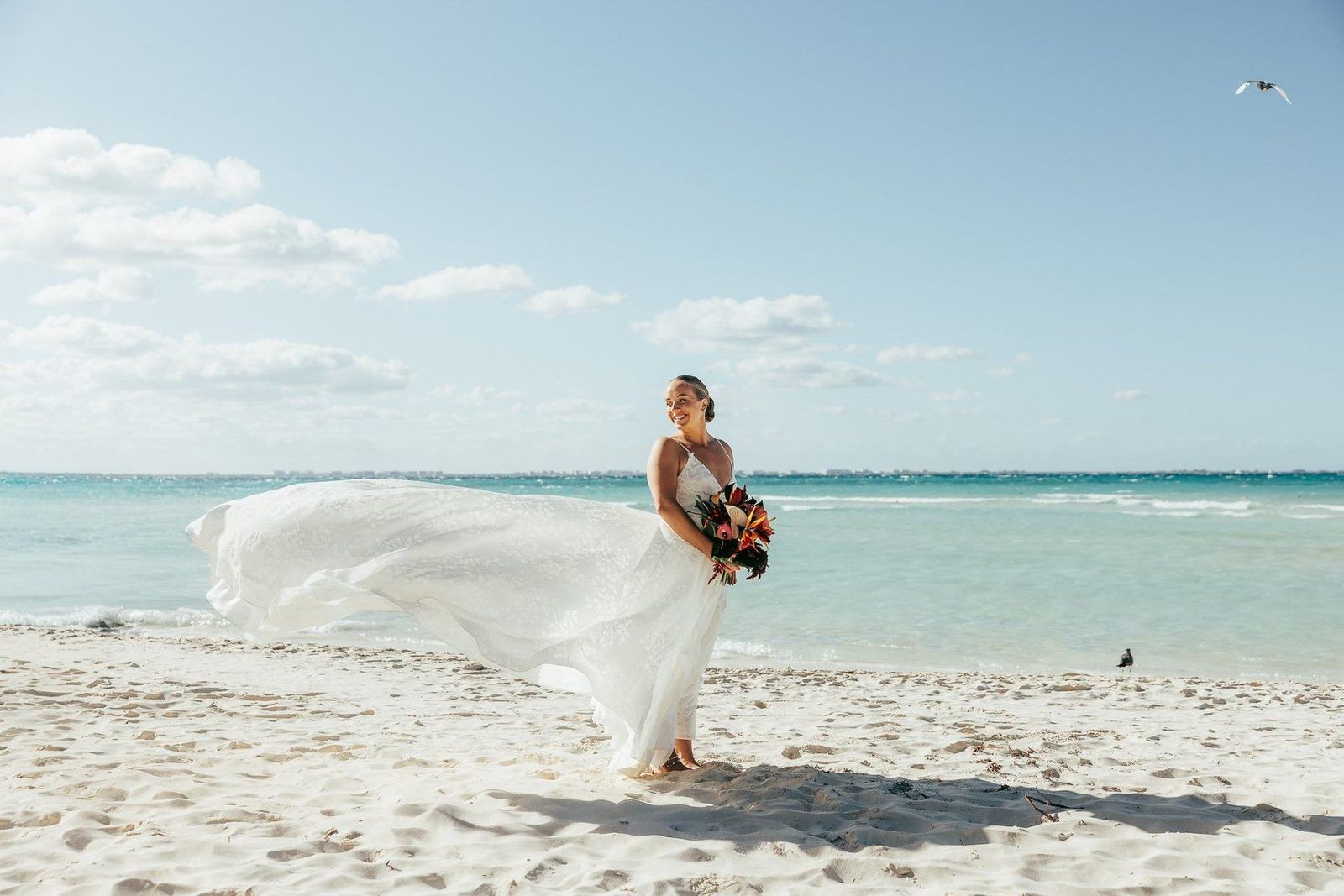 La novia en la orilla de Playa Norte